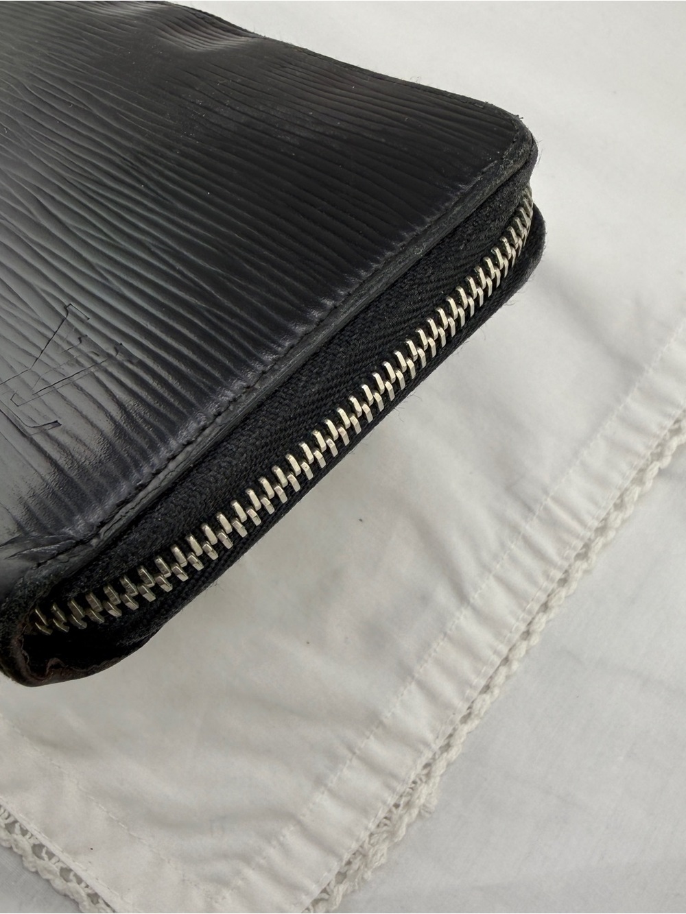 AUTHENTIC Louis Vuitton wallet. Black. - Picture 7 of 15